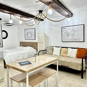  Appartement Studio 7B Classe 3 Etoiles Climatise A 2 Mn Du Port Bylaconciergerie13